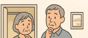 開いたクローゼットの前で、内側の古い壁と新しくなった居室の壁を見比べ、中も張り替えるか考える夫婦